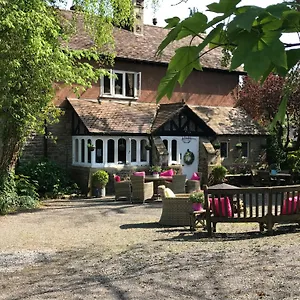 https://coombe-lodge-farm-house.tophotelsbath.com